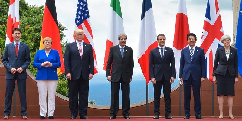 g7 nations + scarlet colored flags
