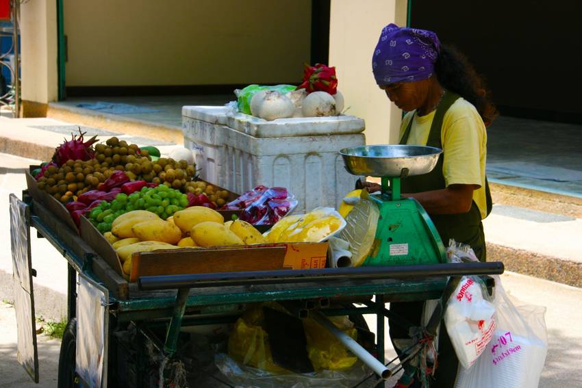 babylon-woman-fruit-vendor