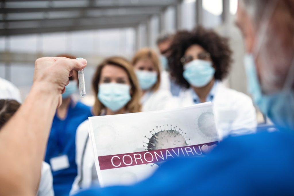 doctors-talking-about-corona-virus