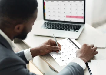calendar-man-schedules-events-laptop